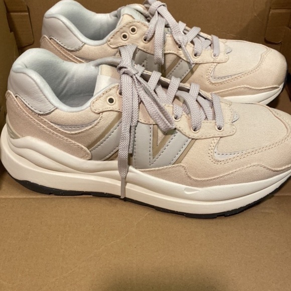 Selling brand new never been worn New Balance 57/40 Tennis shoes! - Picture 6 of 9